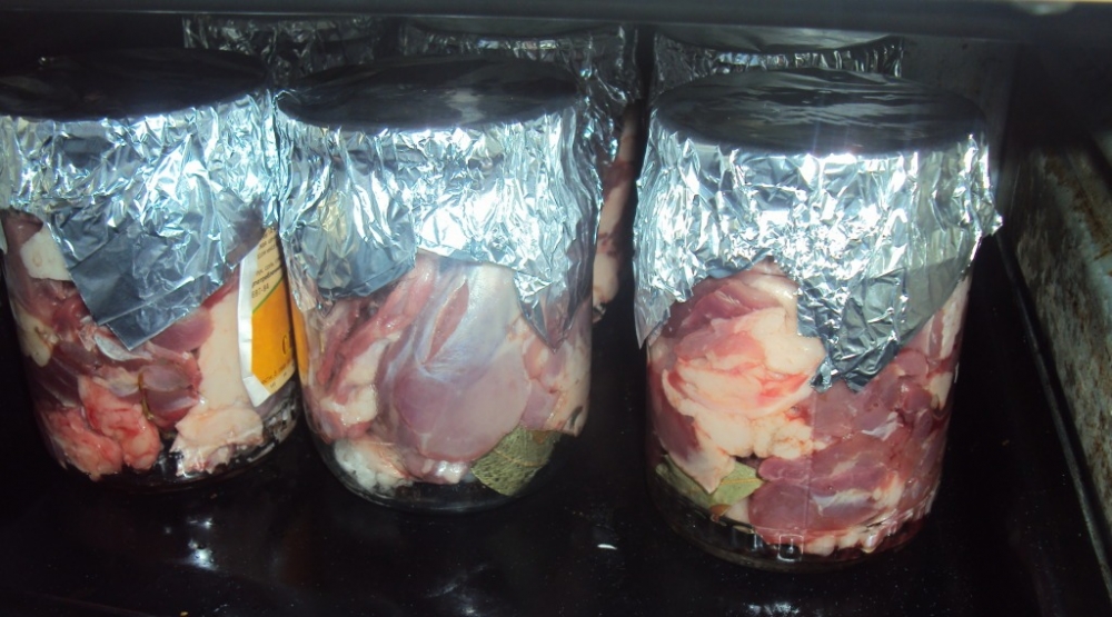 тушенка в духовке в стеклянной банке