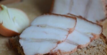 Сало с чесноком