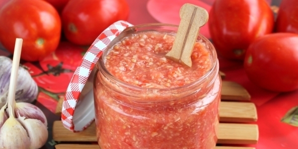 горлодер из помидор с чесноком на зиму