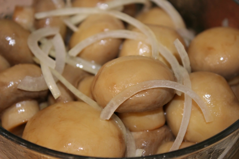 засолить шампиньоны в домашних условиях быстро