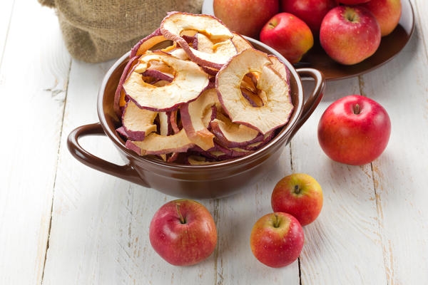 при какой температуре сушить яблоки в духовке