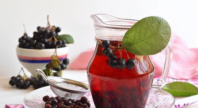 компот из яблок и черноплодки