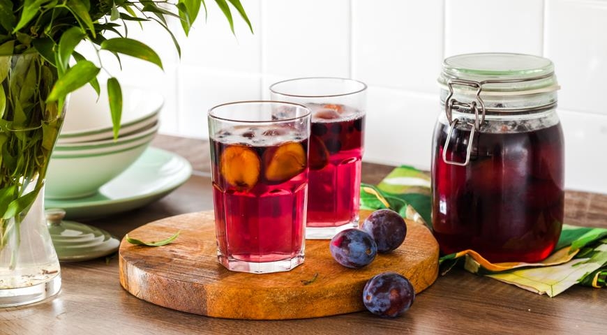 компот из яблок и черноплодки