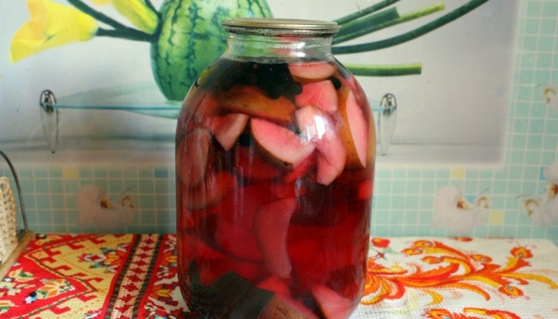 компот из яблок и черноплодки