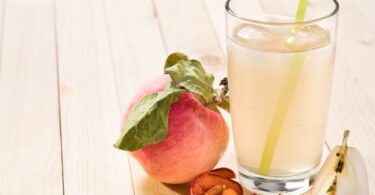 Компот из яблок и винограда