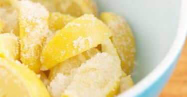 Лимон с сахаром в банке