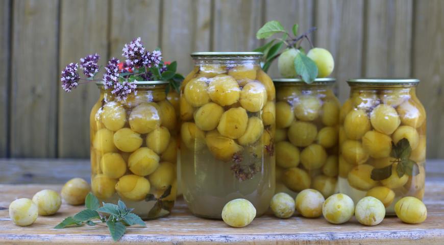 слива маринованная на зиму с гвоздикой