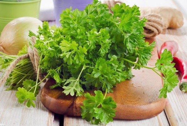 петрушка на зиму с чесноком