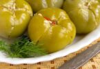 Зеленые помидоры маринованные с чесноком