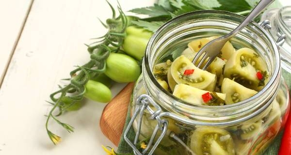 зеленые помидоры маринованные с чесноком быстрого приготовления