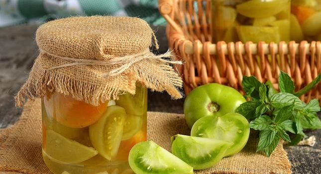 малосольные зеленые помидоры