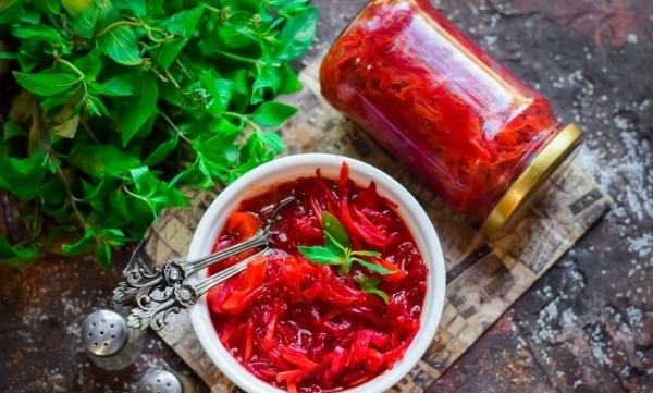 салаты из свеклы на зиму самые вкусные