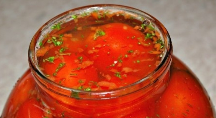 соленые зеленые помидоры в ведре