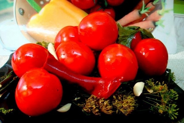 засолка помидоров на зиму холодным способом