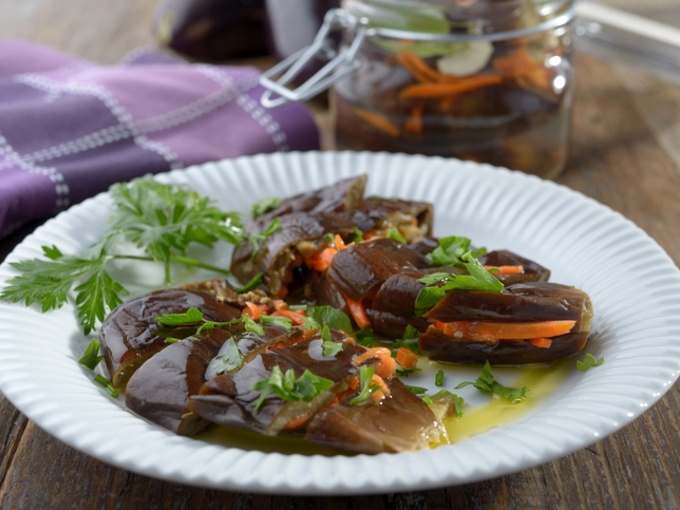 баклажаны фаршированные морковью и чесноком