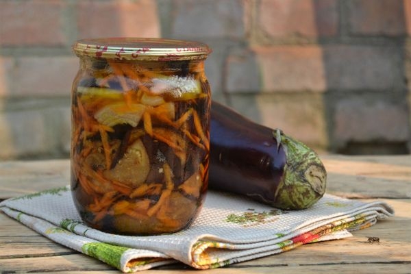 баклажаны фаршированные морковью и чесноком