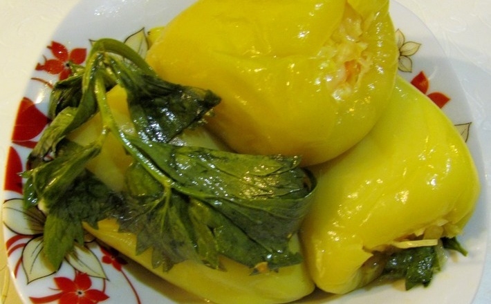 перец фаршированный овощами и рисом