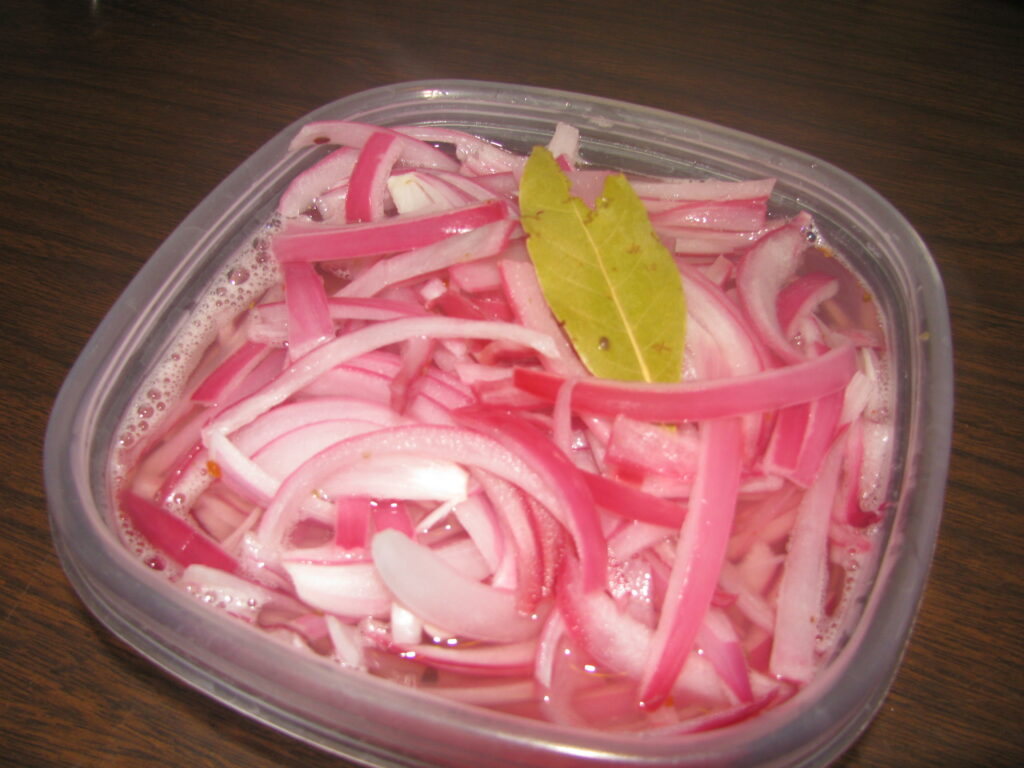 как замариновать лук без уксуса