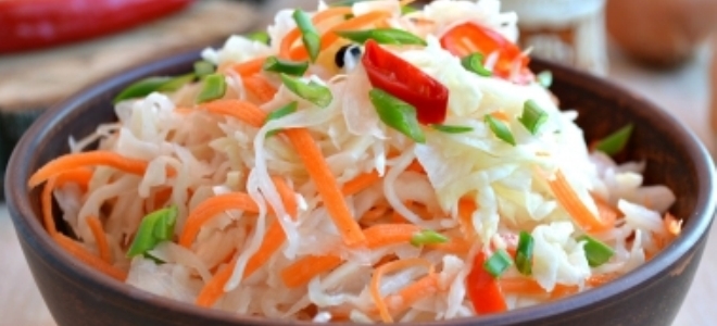 капуста провансаль с виноградом и яблоками