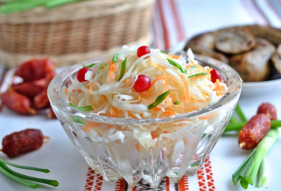 капуста с антоновкой на зиму в банках