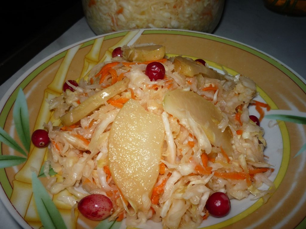 квашение капусты с яблоками в домашних условиях
