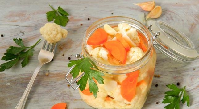 вкусная квашеная капуста хрустящая в банке