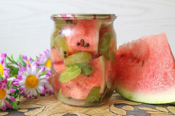 арбуз на зиму в банках сладкие